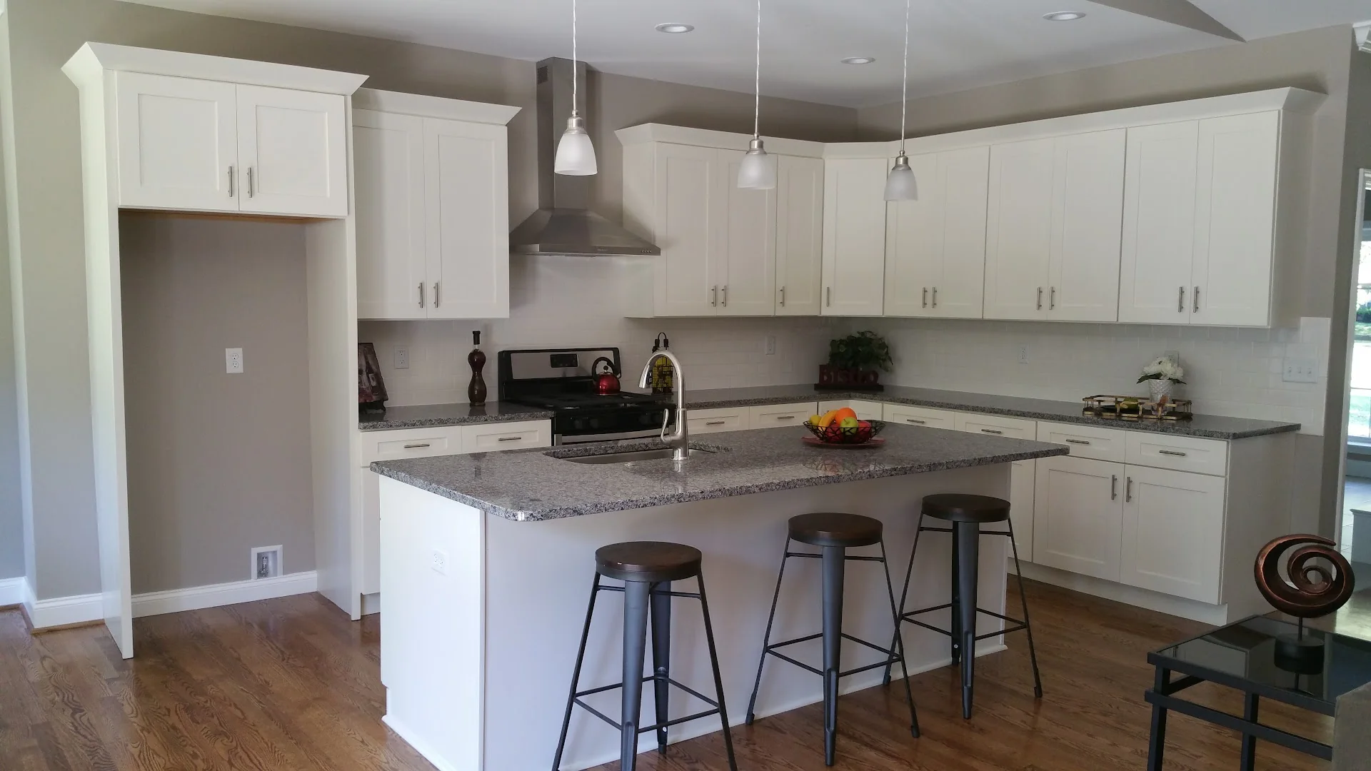Two-tone kitchen with peninsula seating